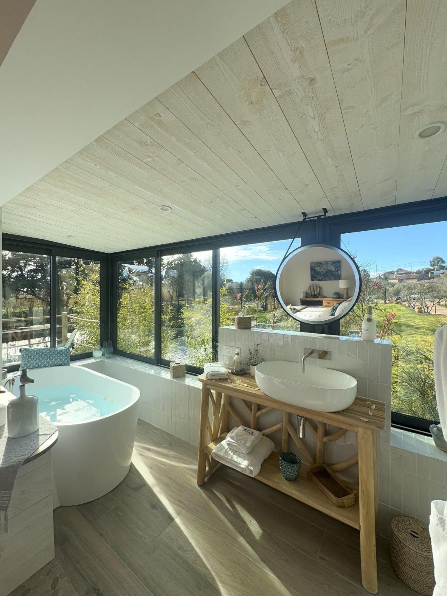 Chambre Double - Vue sur Piscine