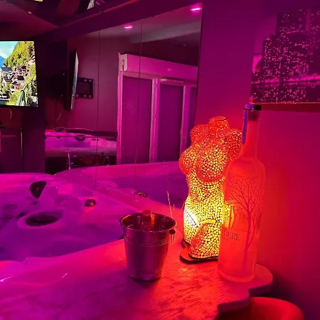 Love Room Rooftop Jacuzzi-2