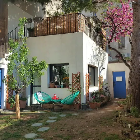 Little House With A Large Roof Garden In The City Center-2